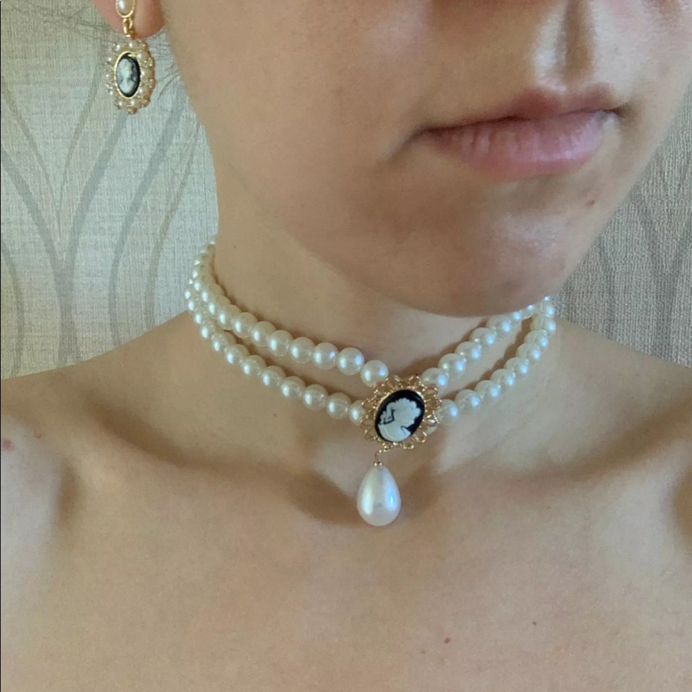 Pearl chocker necklace
